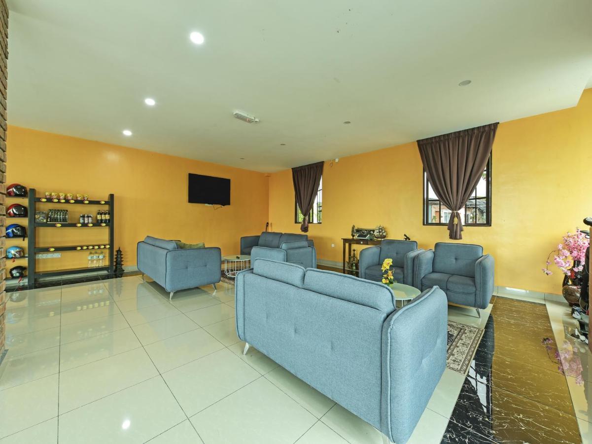 Oyo 90722 D'Puncak Hotel Cameron Highlands Exterior foto