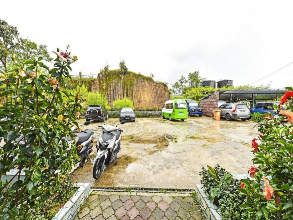 Oyo 90722 D'Puncak Hotel Cameron Highlands Exterior foto