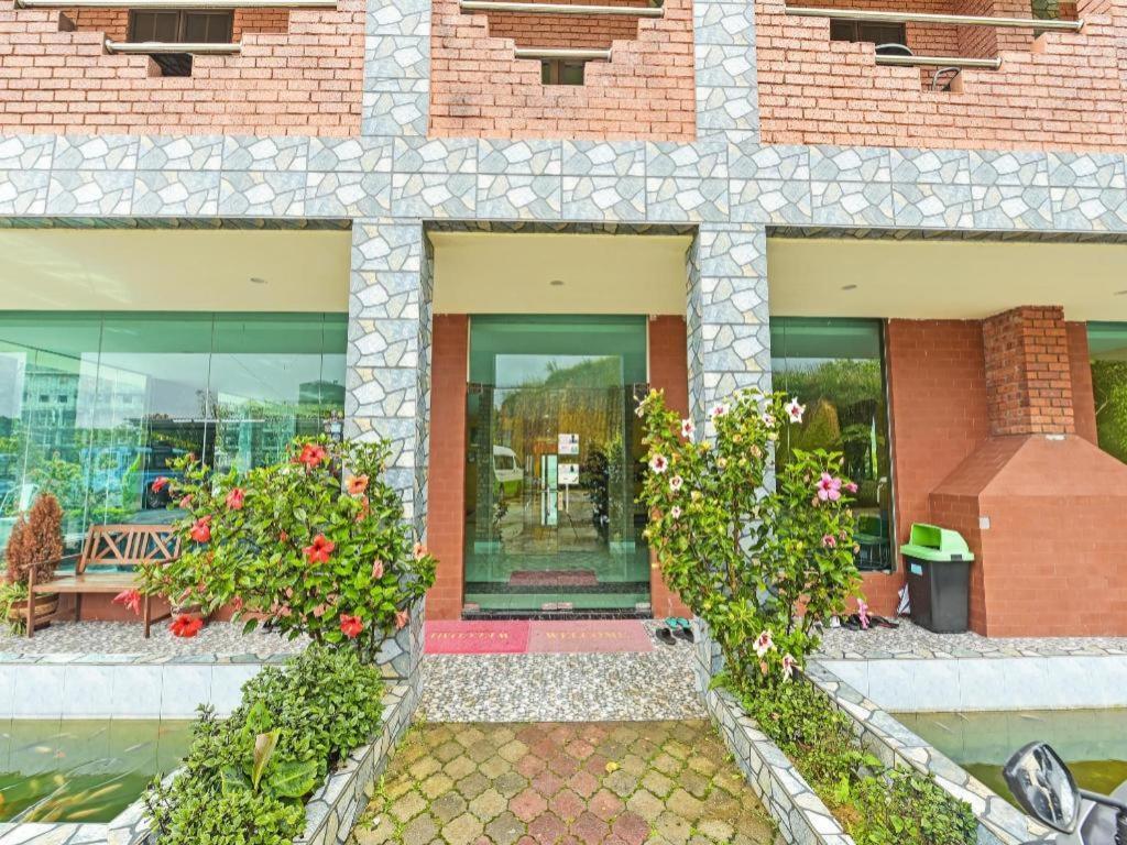 Oyo 90722 D'Puncak Hotel Cameron Highlands Exterior foto